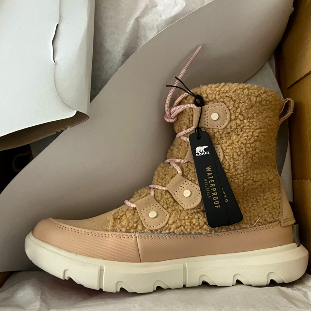 Sorel -Explorer Joan 2 Cozy- NIB Sz 7.5